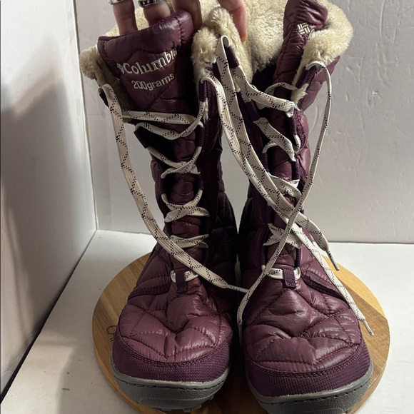 Columbia Plum Quilted Boots with Faux Fur Sz 8.5 Excellent Condition - Picture 1 of 7